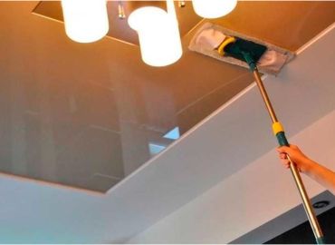 Можно ли самостоятельно вымыть натяжные потолки?
