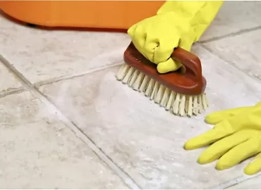 Чистка плитки после ремонта подручными средствами